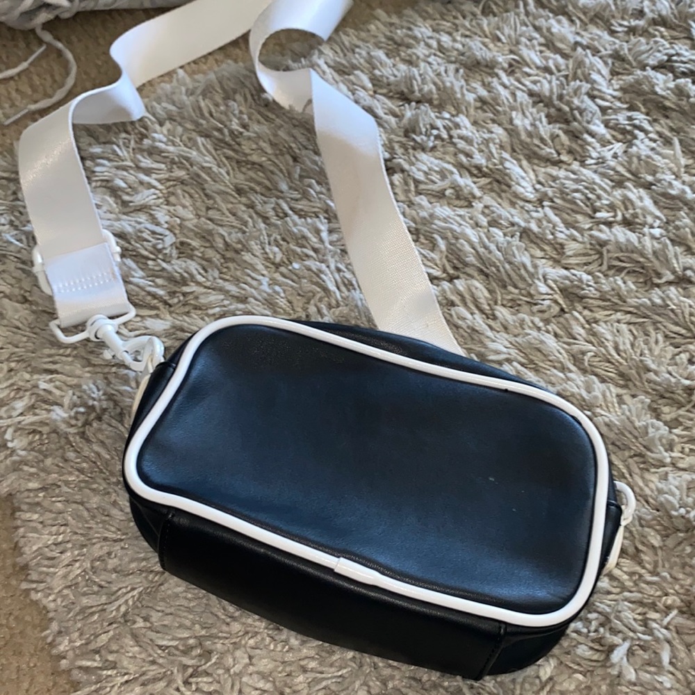 Unstrap-able purse